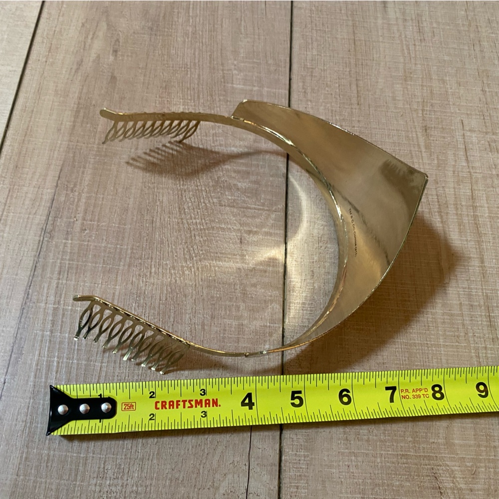 DC Comics Gold and Red Wonder Woman Accessories - Picture 2 of 9